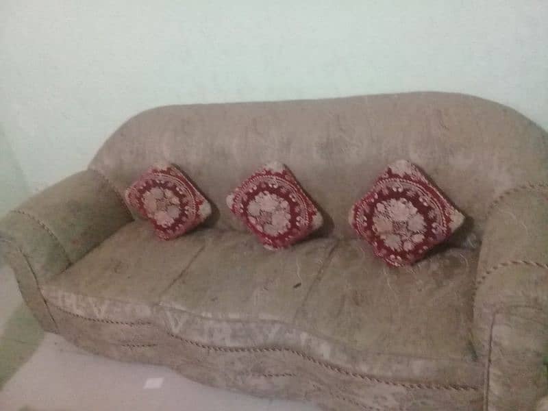 family used sofa set 3