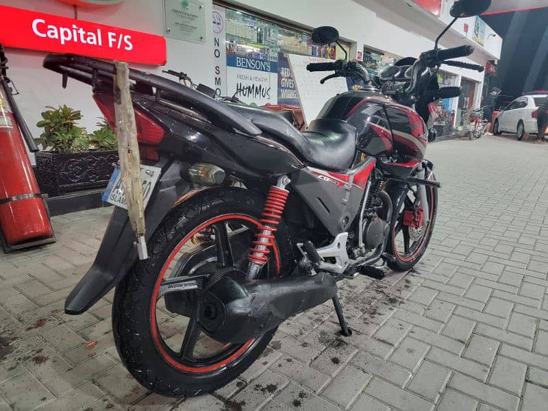 Honda Cb 150 F 2018 golden number URGENT SELL 10/9 CONDITION 8