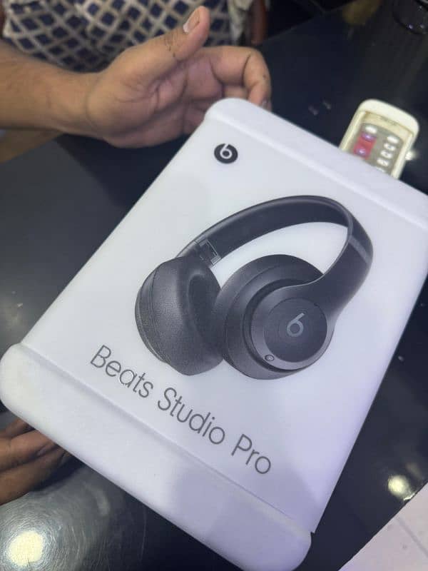 beat studio pro apple 4