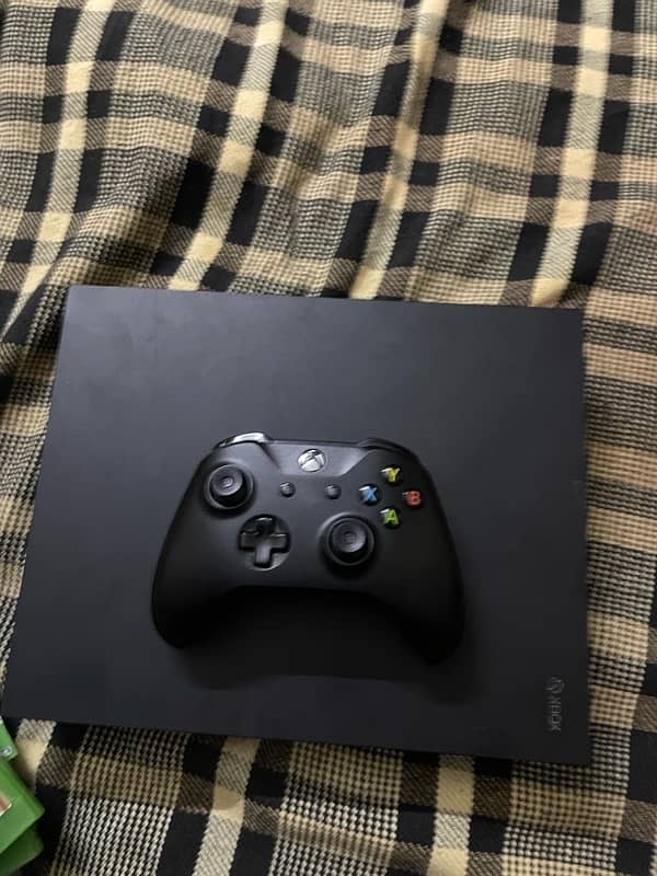 Xbox one x 1 TB 1