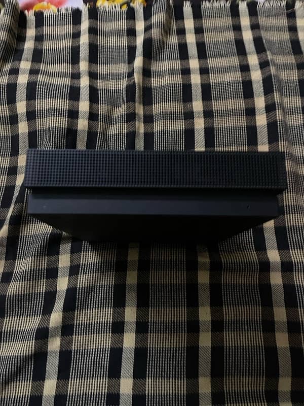 Xbox one x 1 TB 4