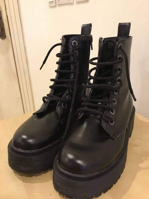 Black Boots Primark dupe doc martens 3