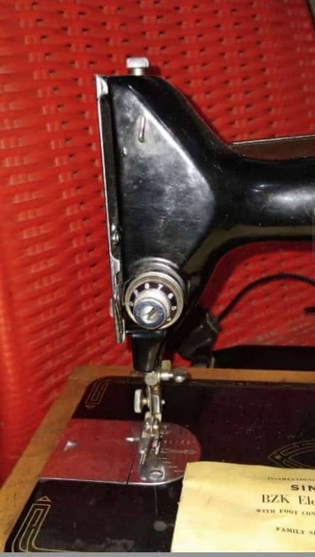 Singer Sewing machine 99k 3