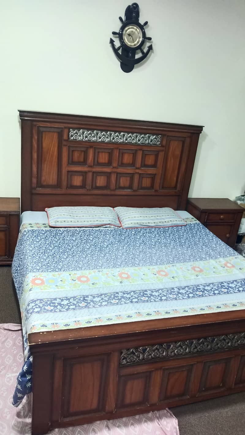 Bed dressing in good condition 5