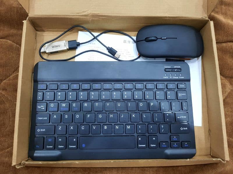 Hp Elite book 1020 g2 i5 7gen with free assessories 6