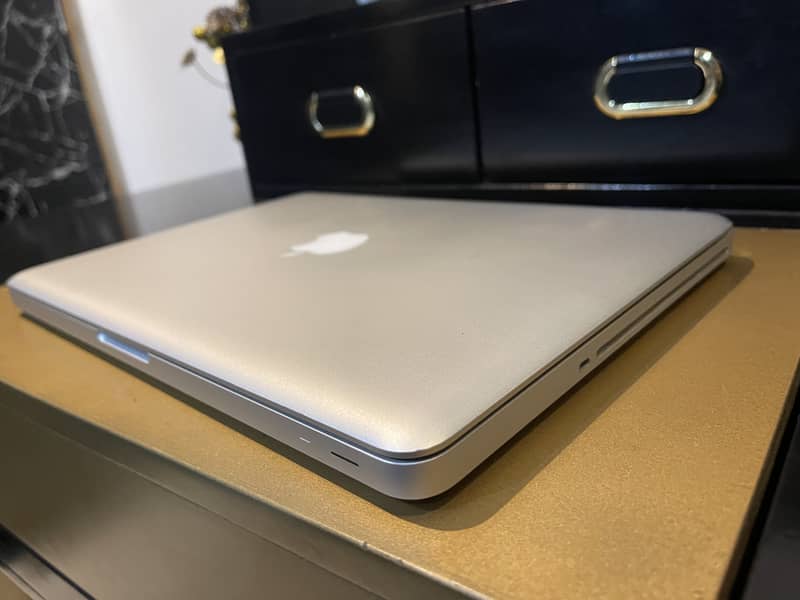 MacBook Pro i5 13-inch (Mid-2012)  in Perfect Condition 2