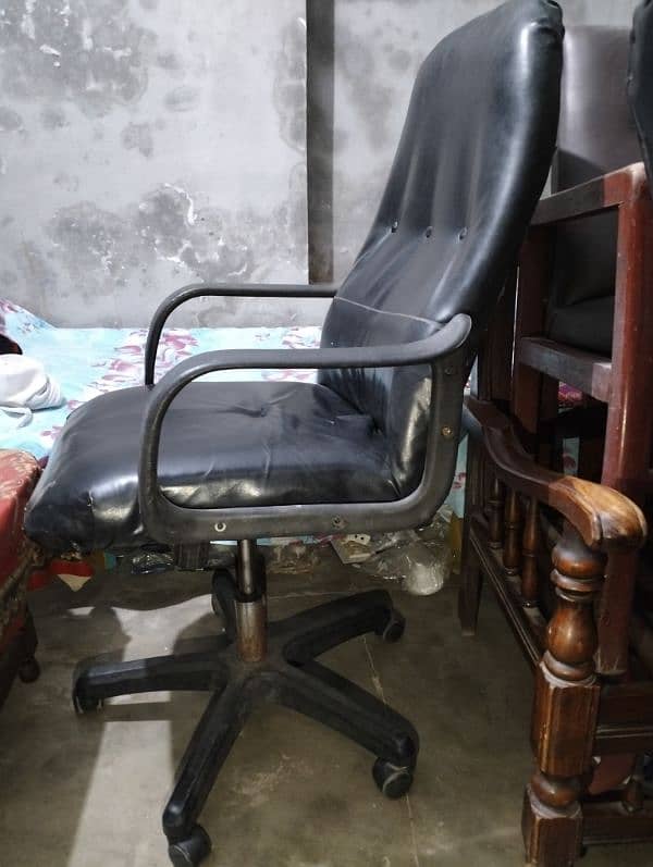 Office chair 1