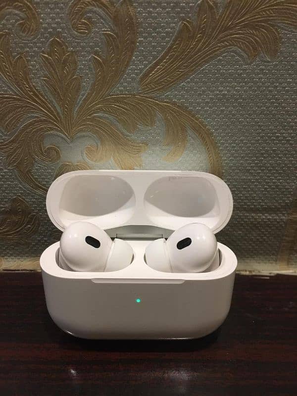 airpods pro brand new 4