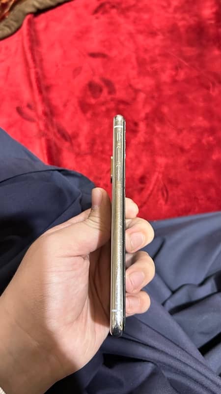 iphone X 256Gb. . 72 Bettry health. . in service. . white colour 5