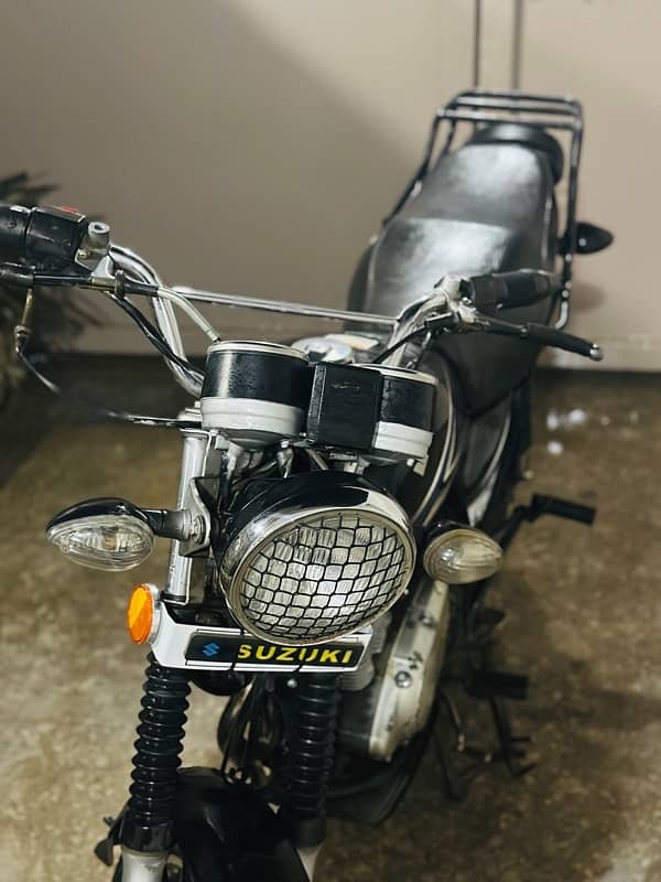 Suzuki GS 150 2