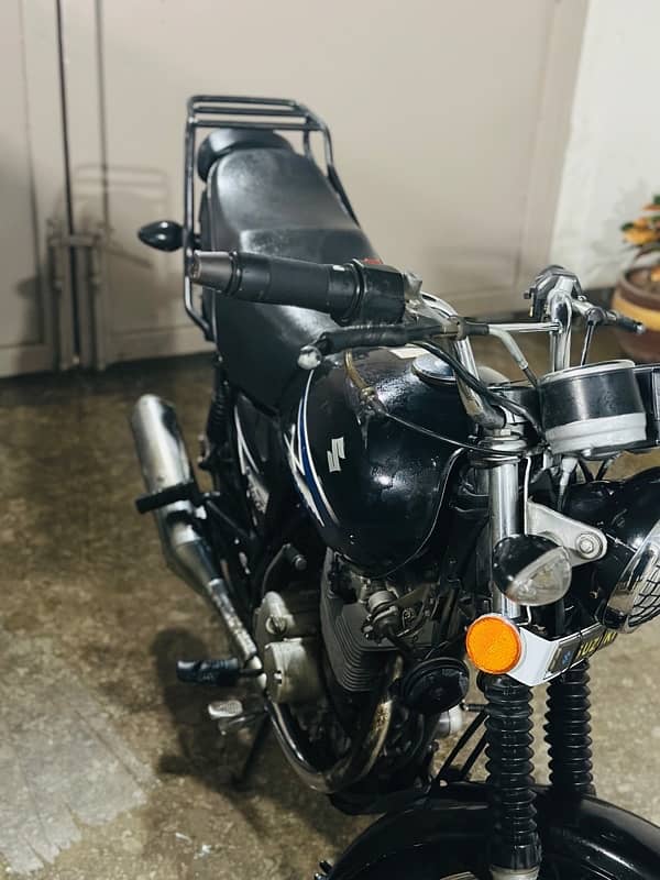 Suzuki GS 150 3