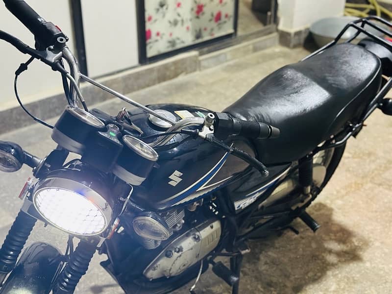 Suzuki GS 150 6