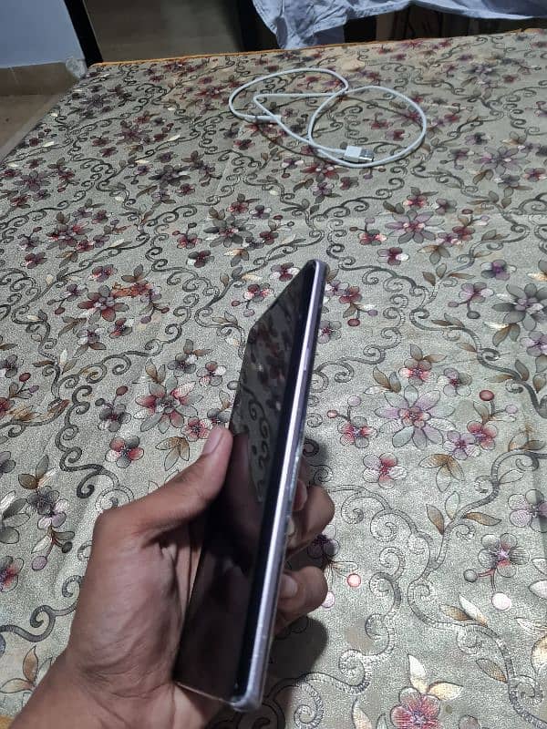 Samsung Galaxy note 9 available for sale 3