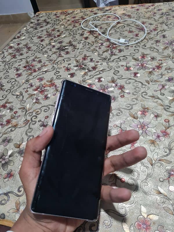 Samsung Galaxy note 9 available for sale 4