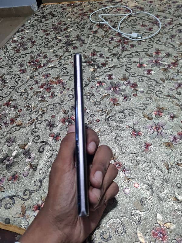 Samsung Galaxy note 9 available for sale 5