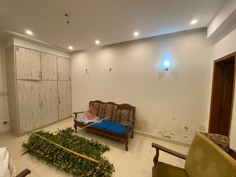 4 Marla independent Full House 3 Bed For Rent Ali Park Near Bhatta Chowk (without Gas) 3