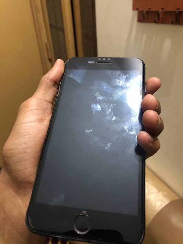 i phone 7 plus .  Non pta    .     black    . .     128 GB 1