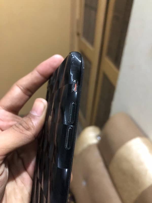 i phone 7 plus .  Non pta    .     black    . .     128 GB 4