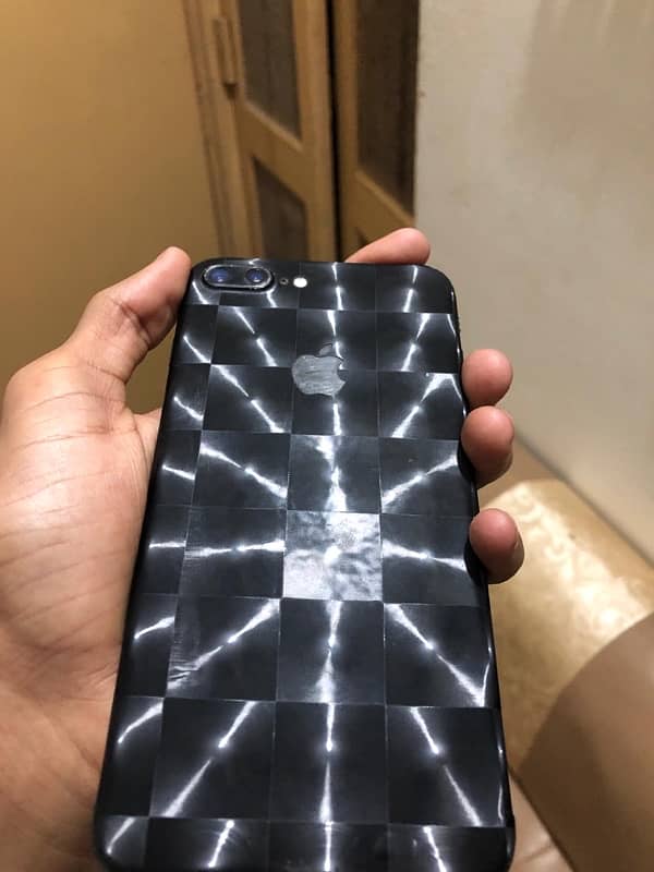 i phone 7 plus .  Non pta    .     black    . .     128 GB 5