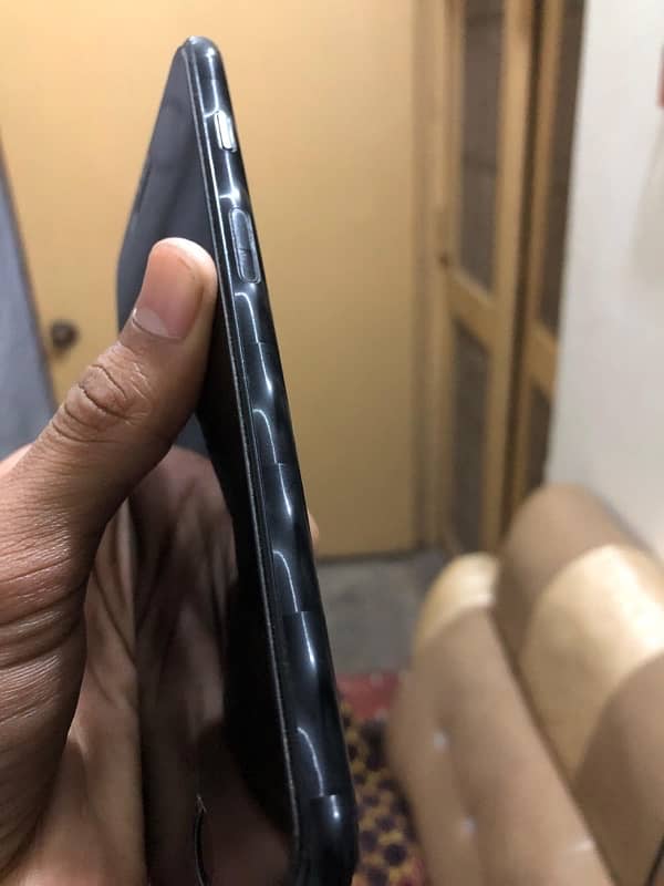 i phone 7 plus .  Non pta    .     black    . .     128 GB 7