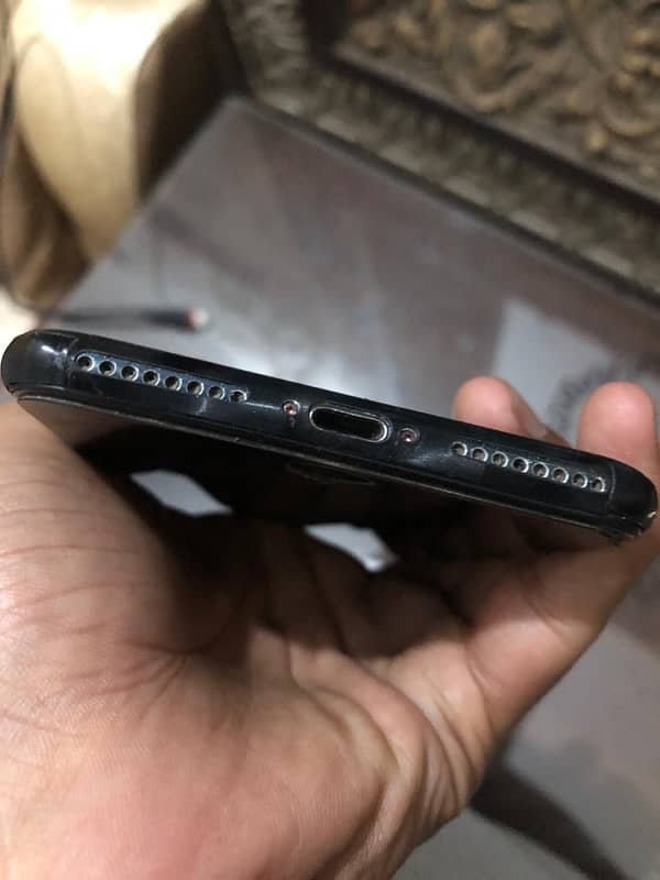 i phone 7 plus .  Non pta    .     black    . .     128 GB 8