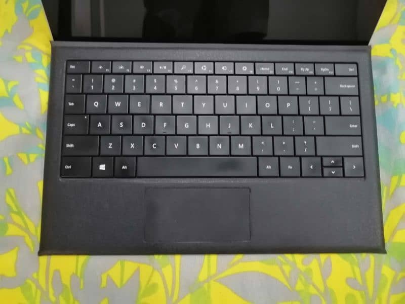 Laptop Microsoft Surface pro 4 i5 6th generation 4GB Ram 128GB SSD 3