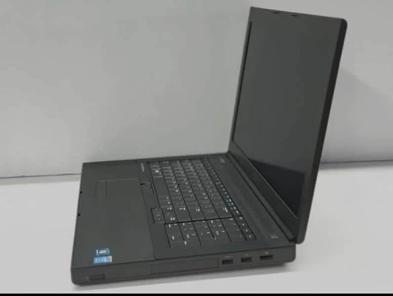 Dell Precesion M6700 4GB nvidia ghraphica card 256gb ssd 16gb ram 0