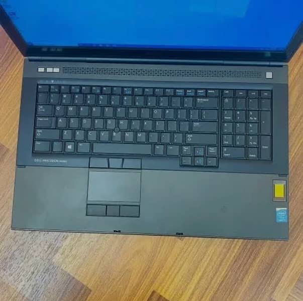 Dell Precesion M6700 4GB nvidia ghraphica card 256gb ssd 16gb ram 1