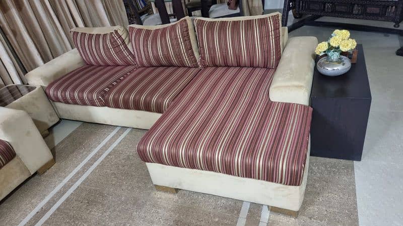 L shaped 7 seater sofa in good condition 0