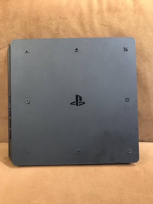 PS4 Slim 1TB, 2 Original Controller, 5 Games Included 2