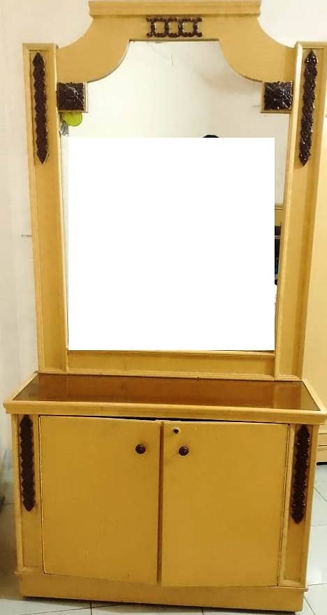 Dressing table ,side tables,& Iron stand selling 0