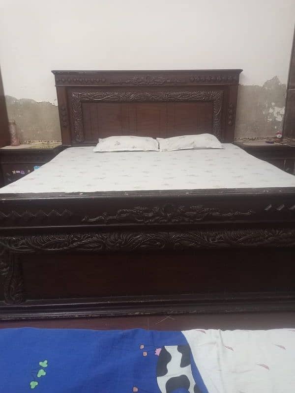 Wooden bed set in 80k 1