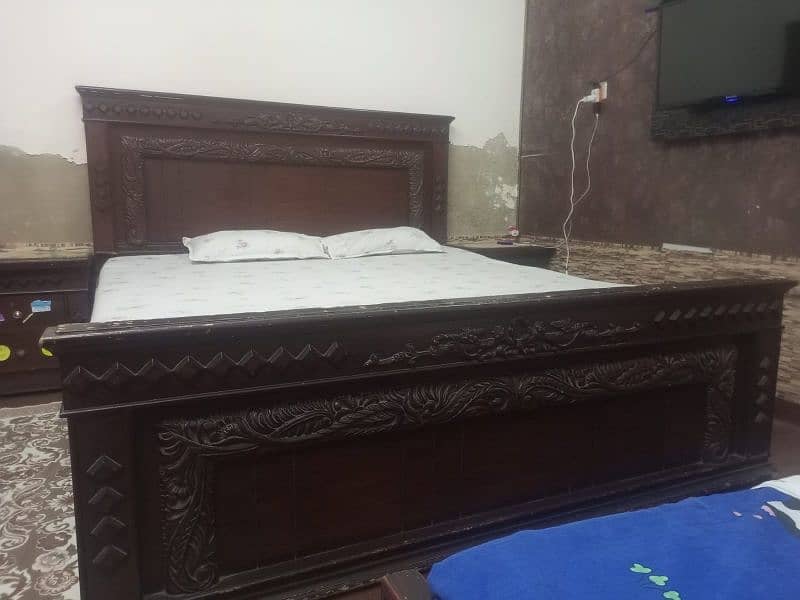 Wooden bed set in 80k 4