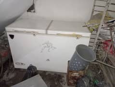 waves deep freezer available in good condition 100% working