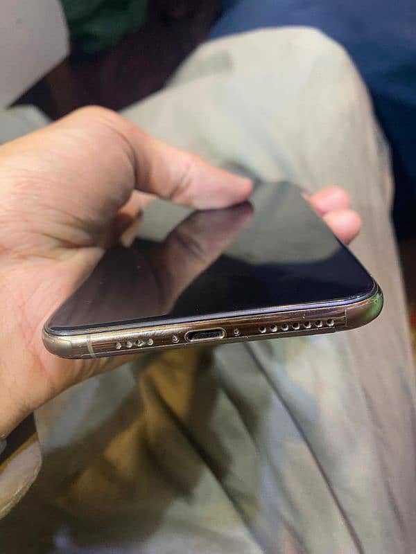 Apple iPhone XS Max 2