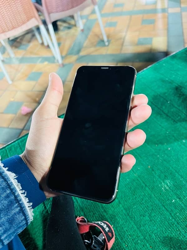 iphone 11pro max jv 256gb golden colour 4