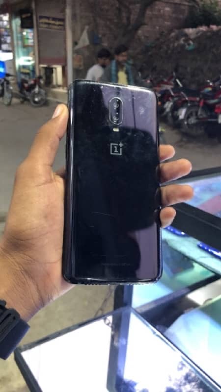 one plus 6T 8gb 128gb condtion 10/10 with out box front camre of hy 0