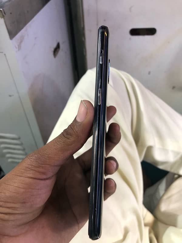 one plus 6T 8gb 128gb condtion 10/10 with out box front camre of hy 3