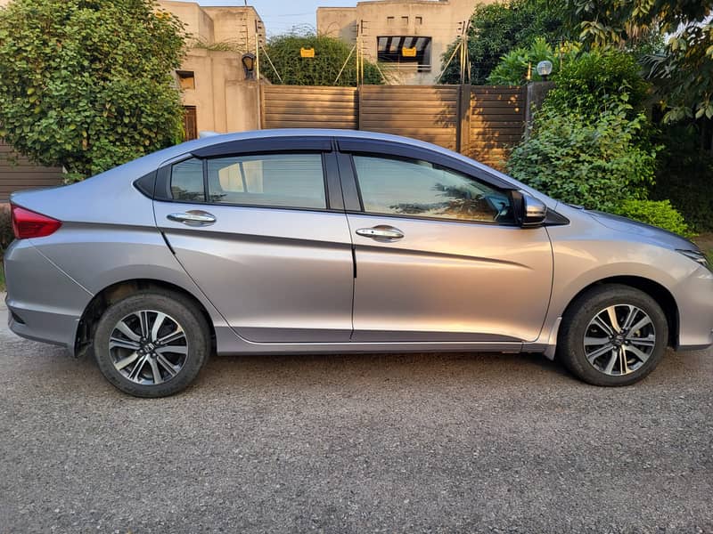 honda city aspire cvt 1.5 golden 2 digit reg no 3