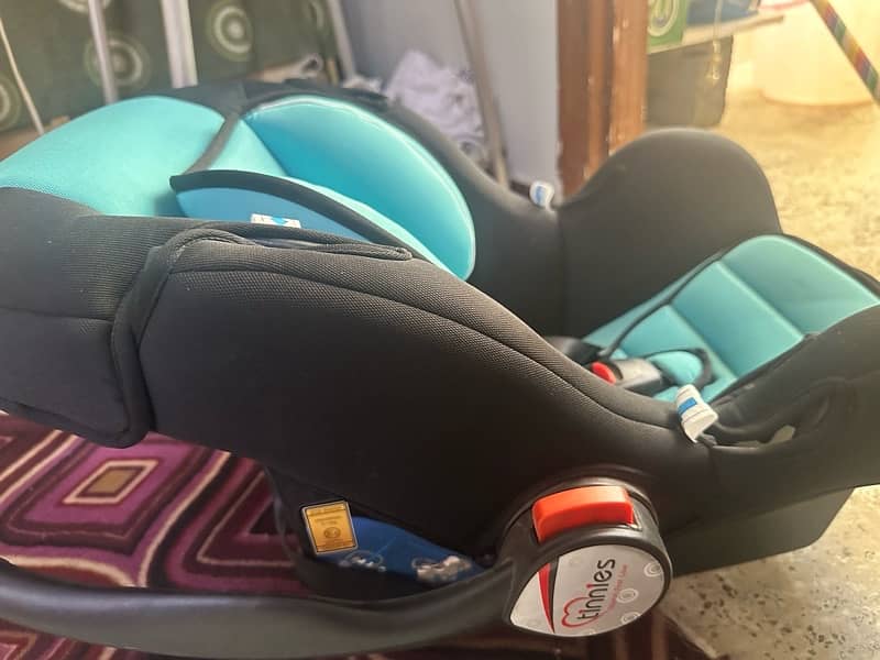 Baby Cot plus Car Seat 0