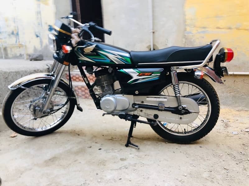 Honda 125 2023 month 5 karak gari h bilkul All parts genuine 8