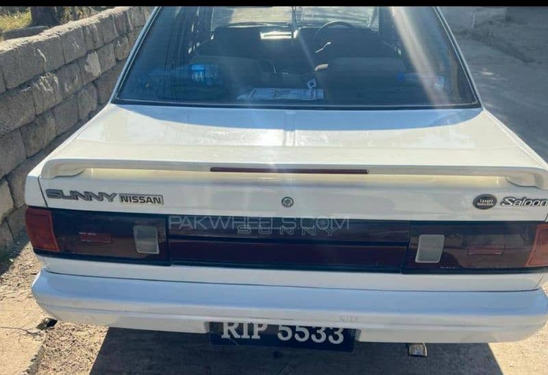 Nissan Sunny 1988 4