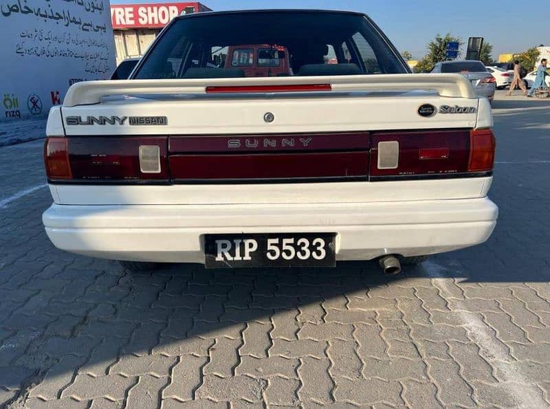 Nissan Sunny 1988 12