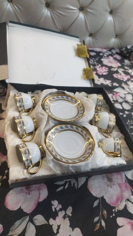 Tea set with Saucers 1