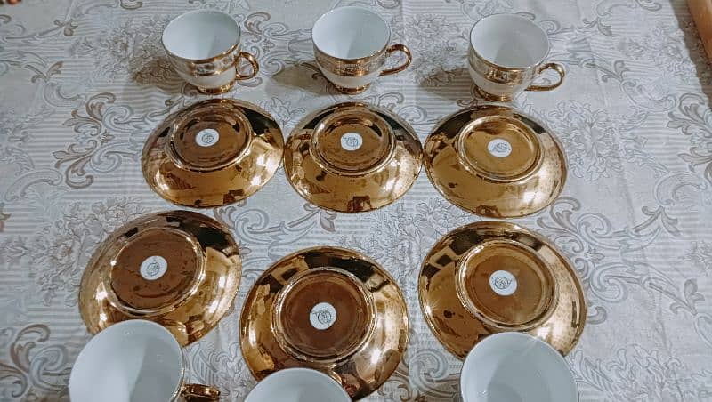 Tea set with Saucers 4