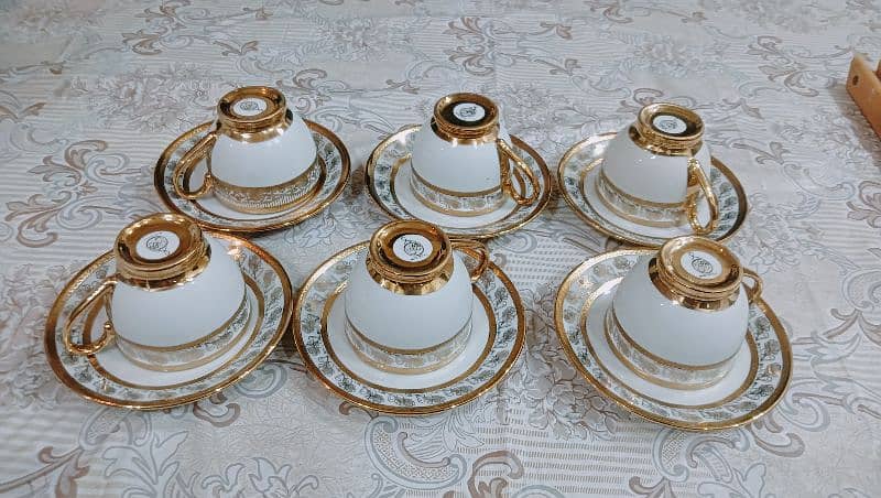 Tea set with Saucers 5