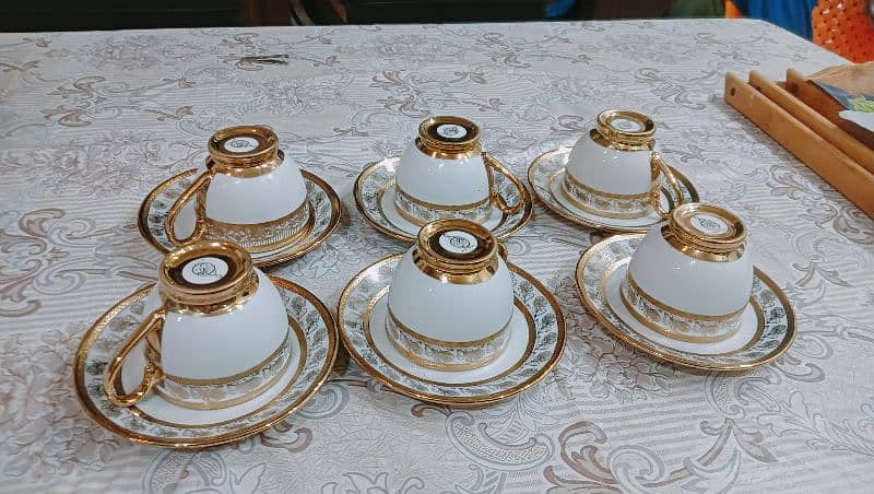 Tea set with Saucers 7