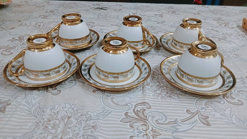 Tea set with Saucers 8