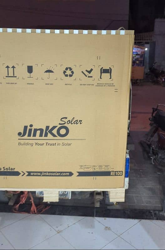 Jinko Byfichal 585W Tr1 documented 2