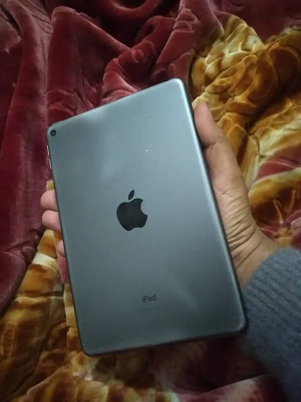 iPad mini 5 10/9 ya 8 hoga mbl number 03051251166 2